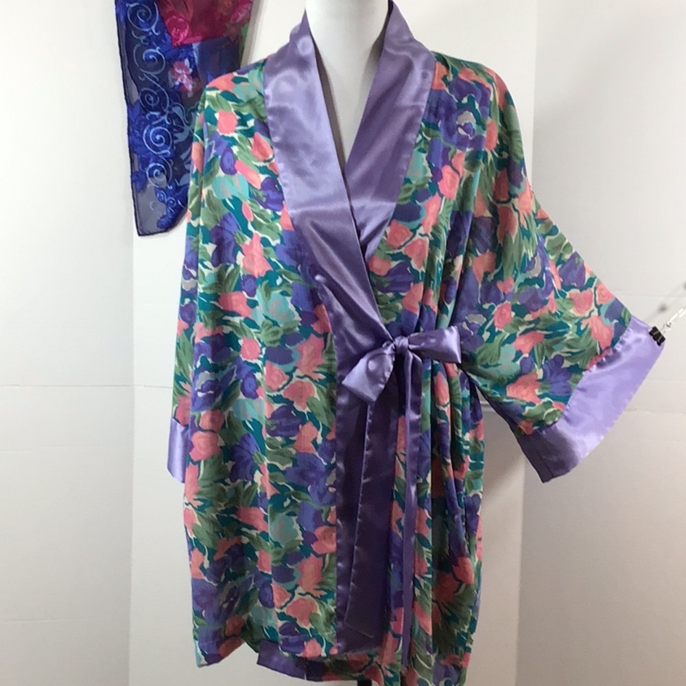 Vtg Victoria’s Secret gold label purple floral robe